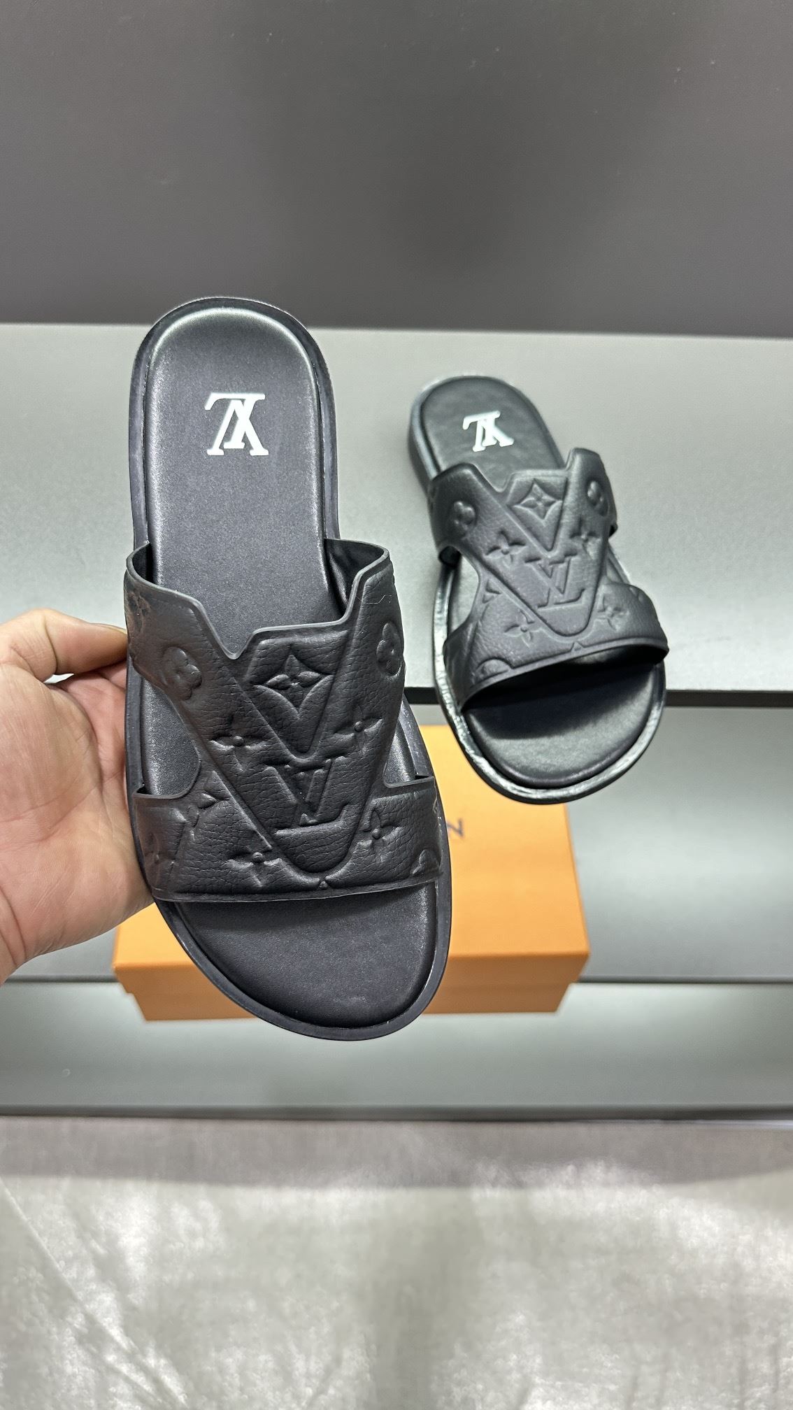 Louis Vuitton Slippers